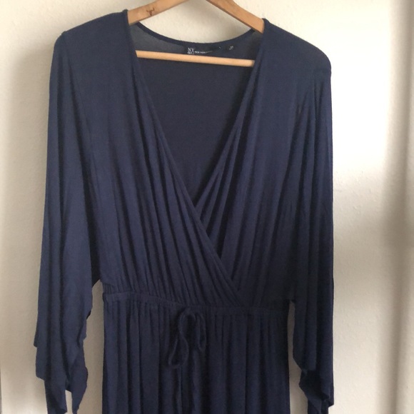 NEW YORK & COMPANY Dress. - Picture 3 of 9